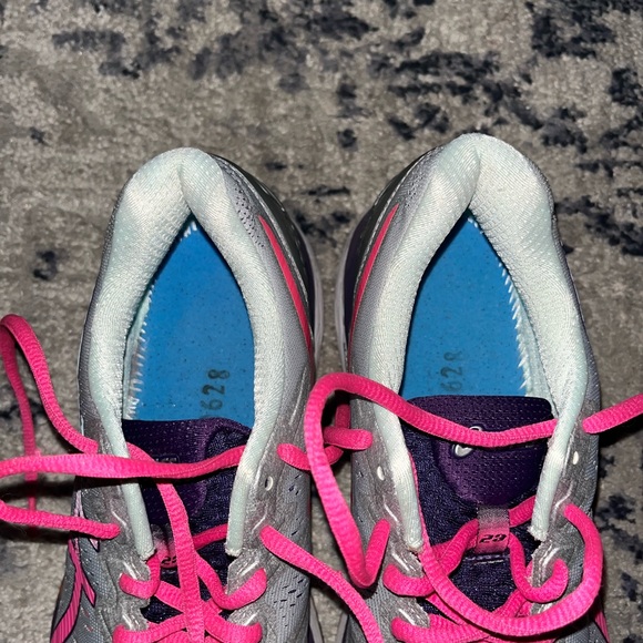 ASICS running shoe - Picture 4 of 4